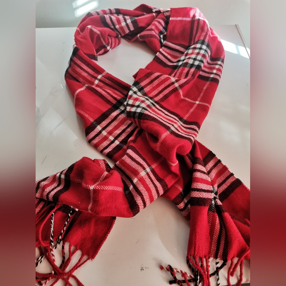 100% Cashmere Made in Scotland Scarf in EUC
